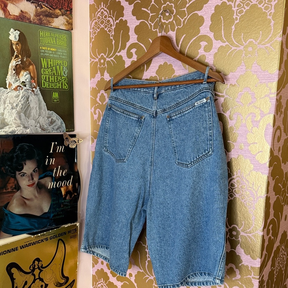 Classic Blue Denim Vintage High Waisted Woman’s Dad Shorts Size 8